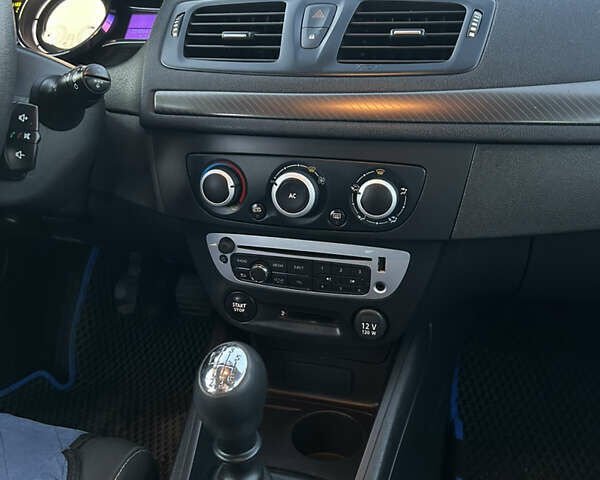 Серый Рено Меган, объемом двигателя 1.46 л и пробегом 250 тыс. км за 7500 $, фото 23 на Automoto.ua