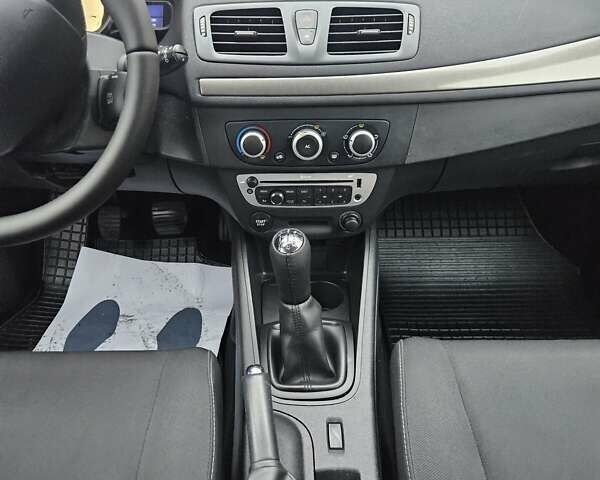 Серый Рено Меган, объемом двигателя 1.6 л и пробегом 173 тыс. км за 7450 $, фото 62 на Automoto.ua