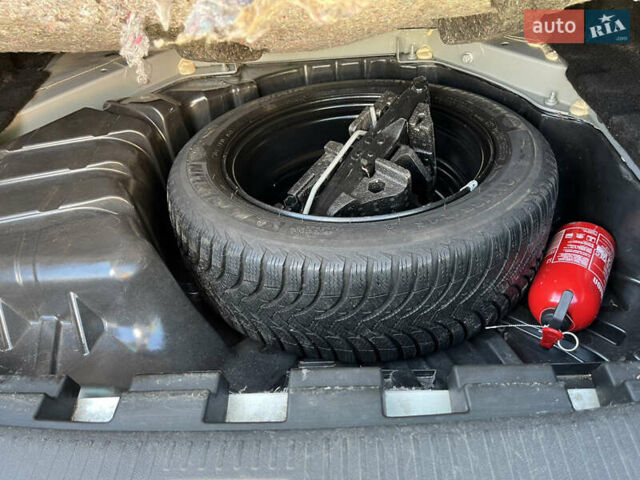 Серый Рено Меган, объемом двигателя 1.46 л и пробегом 230 тыс. км за 8000 $, фото 16 на Automoto.ua