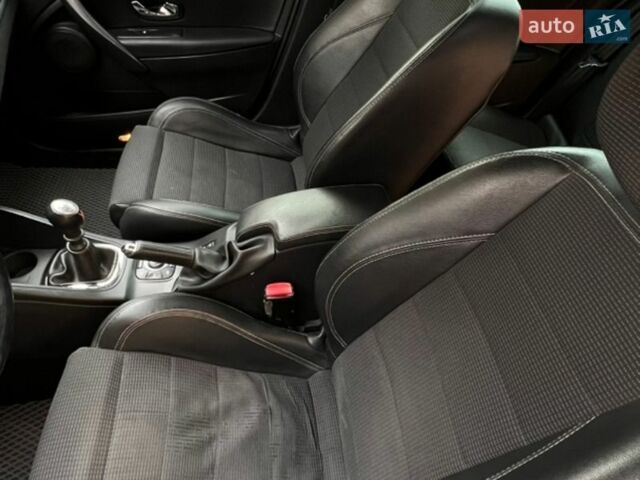 Сірий Рено Меган, об'ємом двигуна 1.46 л та пробігом 318 тис. км за 8000 $, фото 16 на Automoto.ua