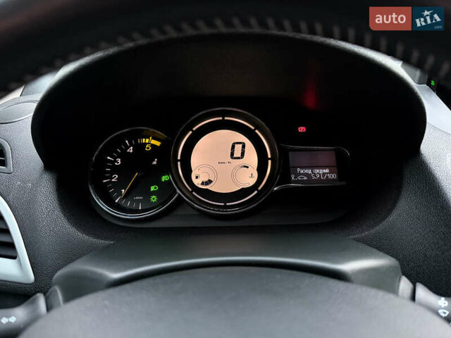 Сірий Рено Меган, об'ємом двигуна 1.46 л та пробігом 215 тис. км за 8899 $, фото 39 на Automoto.ua