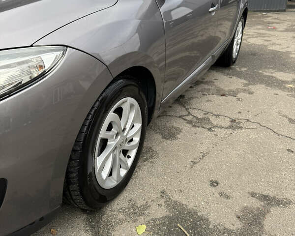 Сірий Рено Меган, об'ємом двигуна 1.5 л та пробігом 273 тис. км за 7800 $, фото 5 на Automoto.ua