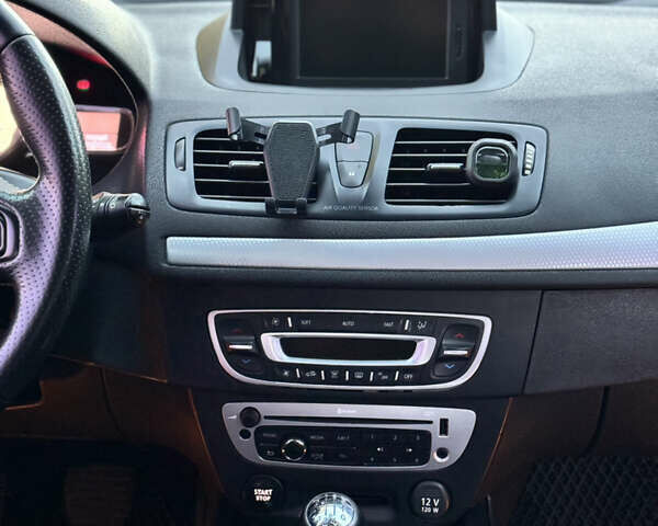 Серый Рено Меган, объемом двигателя 1.46 л и пробегом 228 тыс. км за 9200 $, фото 23 на Automoto.ua