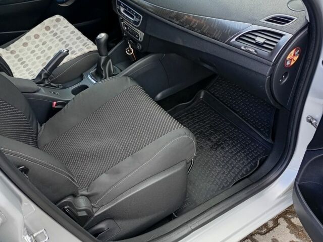 Рено Меган 2013 в Черновцах на Automoto.ua Серый Рено Меган, объемом двигателя 1.5 л и пробегом 242 тыс. км за 6500 $, фото 6 на Automoto.ua