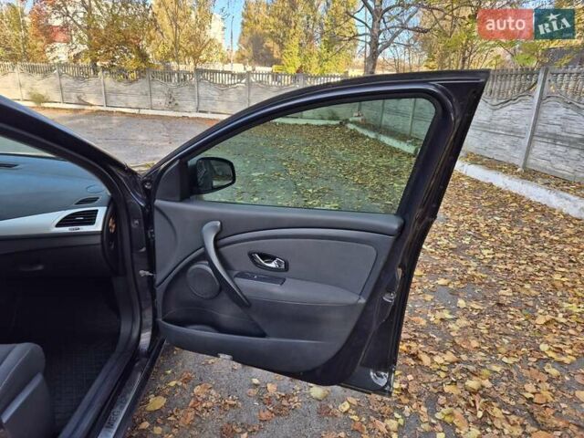 Сірий Рено Меган, об'ємом двигуна 1.5 л та пробігом 302 тис. км за 7700 $, фото 24 на Automoto.ua