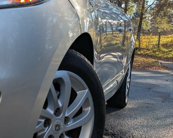 Серый Рено Меган, объемом двигателя 1.5 л и пробегом 242 тыс. км за 8299 $, фото 3 на Automoto.ua