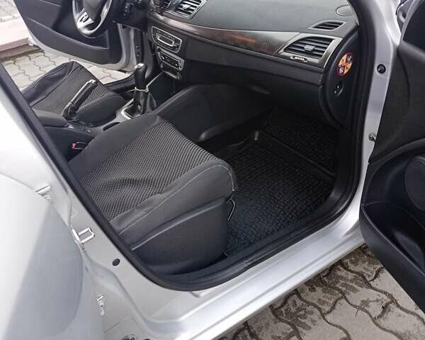 Серый Рено Меган, объемом двигателя 1.46 л и пробегом 244 тыс. км за 6500 $, фото 1 на Automoto.ua