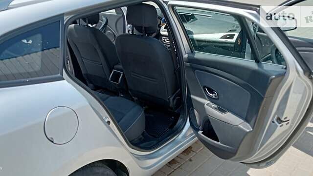 Сірий Рено Меган, об'ємом двигуна 1.46 л та пробігом 365 тис. км за 8300 $, фото 21 на Automoto.ua