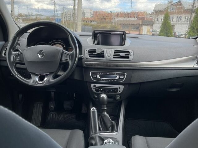 Рено Меган 2013 в Черновцах на Automoto.ua Серый Рено Меган, объемом двигателя 1.5 л и пробегом 255 тыс. км за 8280 $, фото 14 на Automoto.ua