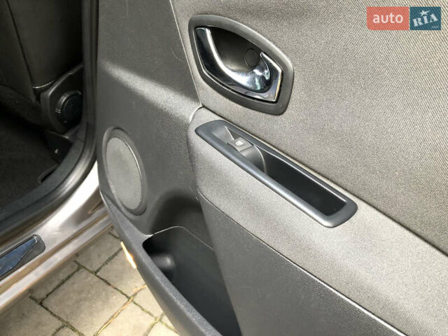 Серый Рено Меган, объемом двигателя 1.5 л и пробегом 251 тыс. км за 8450 $, фото 46 на Automoto.ua