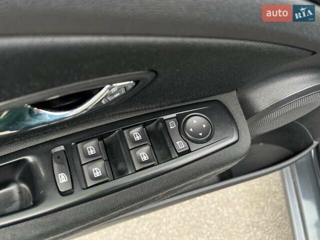 Серый Рено Меган, объемом двигателя 1.5 л и пробегом 270 тыс. км за 7500 $, фото 14 на Automoto.ua