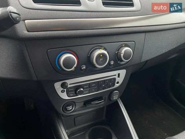 Серый Рено Меган, объемом двигателя 1.46 л и пробегом 281 тыс. км за 7800 $, фото 13 на Automoto.ua