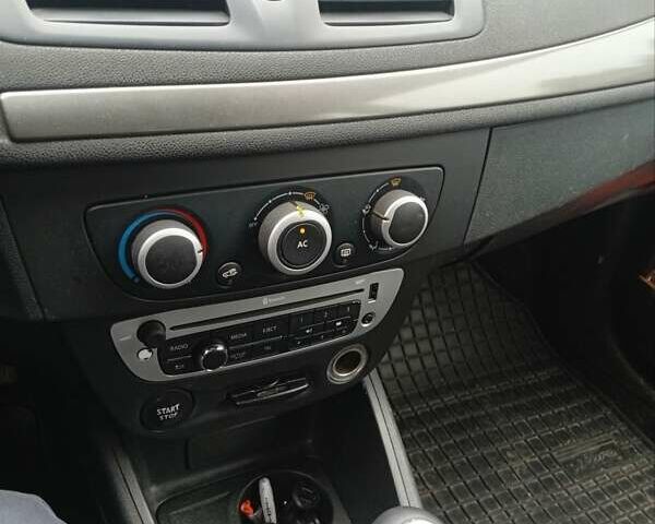 Сірий Рено Меган, об'ємом двигуна 1.46 л та пробігом 300 тис. км за 7500 $, фото 9 на Automoto.ua