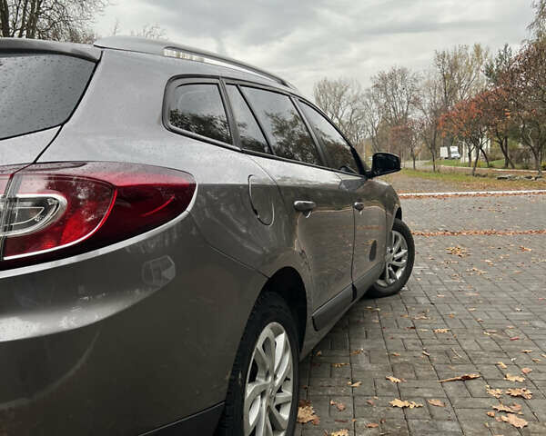 Сірий Рено Меган, об'ємом двигуна 1.46 л та пробігом 273 тис. км за 7450 $, фото 12 на Automoto.ua