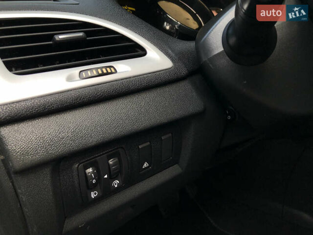 Серый Рено Меган, объемом двигателя 1.5 л и пробегом 251 тыс. км за 8450 $, фото 36 на Automoto.ua