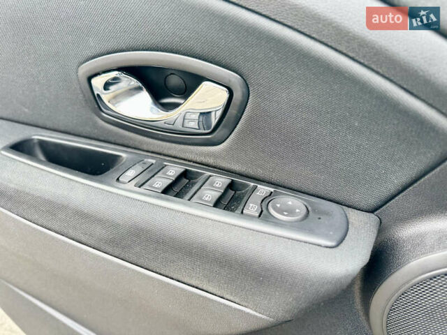 Сірий Рено Меган, об'ємом двигуна 1.5 л та пробігом 255 тис. км за 7700 $, фото 26 на Automoto.ua