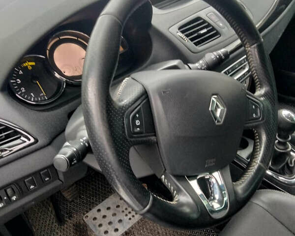 Сірий Рено Меган, об'ємом двигуна 1.46 л та пробігом 230 тис. км за 7900 $, фото 5 на Automoto.ua