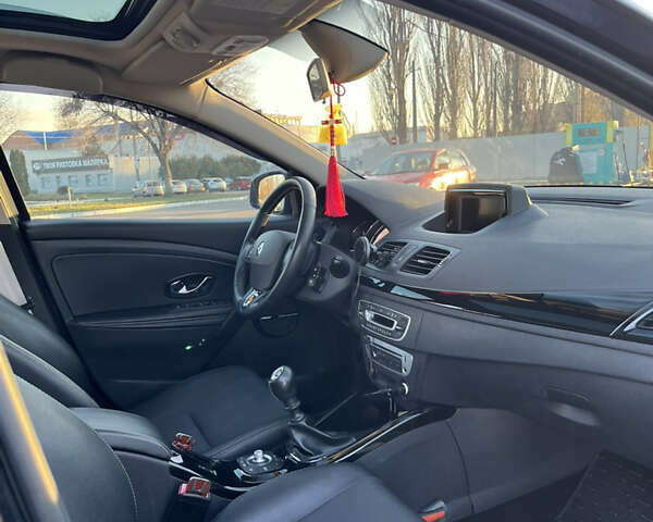 Серый Рено Меган, объемом двигателя 1.46 л и пробегом 230 тыс. км за 10000 $, фото 5 на Automoto.ua