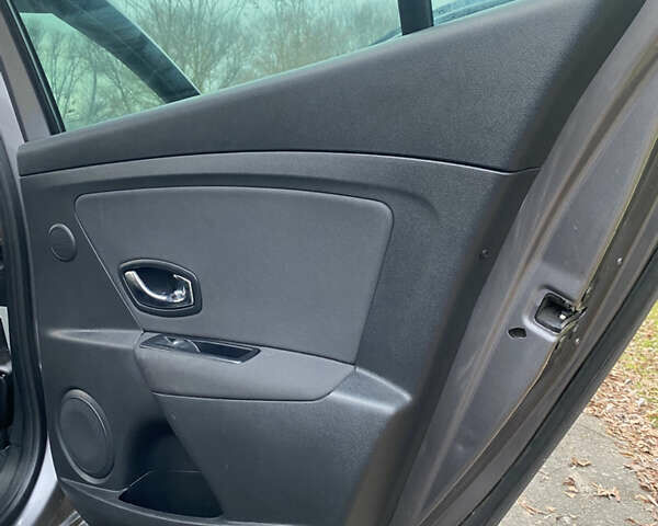 Серый Рено Меган, объемом двигателя 1.5 л и пробегом 222 тыс. км за 7750 $, фото 18 на Automoto.ua