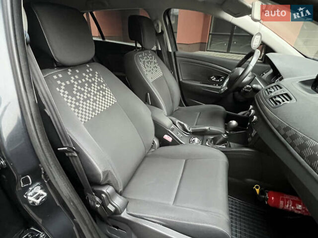 Серый Рено Меган, объемом двигателя 1.5 л и пробегом 203 тыс. км за 7700 $, фото 47 на Automoto.ua