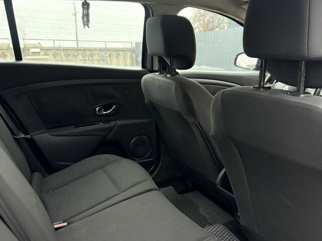 Сірий Рено Меган, об'ємом двигуна 1.5 л та пробігом 270 тис. км за 7100 $, фото 3 на Automoto.ua