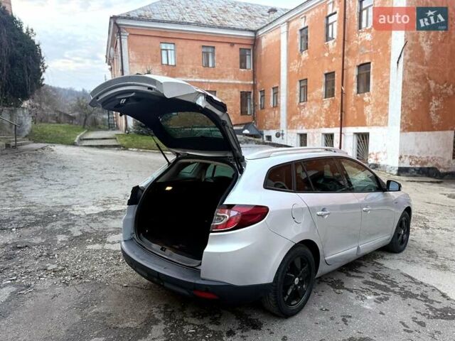 Сірий Рено Меган, об'ємом двигуна 1.6 л та пробігом 230 тис. км за 7700 $, фото 79 на Automoto.ua