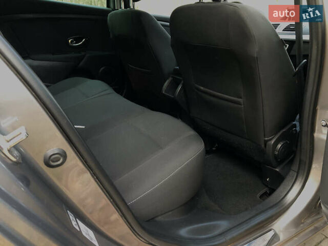 Серый Рено Меган, объемом двигателя 1.5 л и пробегом 256 тыс. км за 8350 $, фото 73 на Automoto.ua