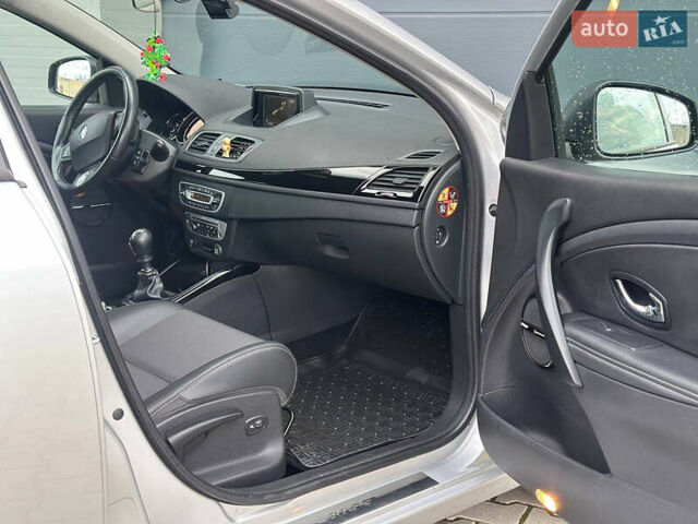 Серый Рено Меган, объемом двигателя 1.6 л и пробегом 197 тыс. км за 7699 $, фото 26 на Automoto.ua