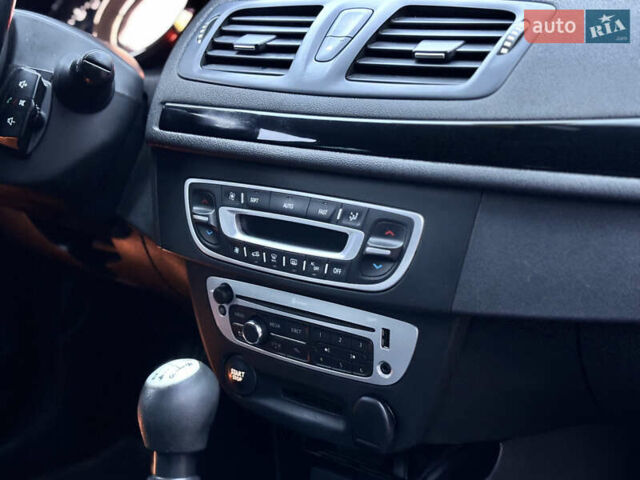 Серый Рено Меган, объемом двигателя 1.5 л и пробегом 264 тыс. км за 7600 $, фото 23 на Automoto.ua