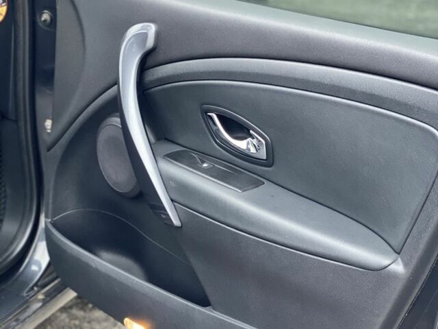 Серый Рено Меган, объемом двигателя 1.5 л и пробегом 251 тыс. км за 7500 $, фото 8 на Automoto.ua