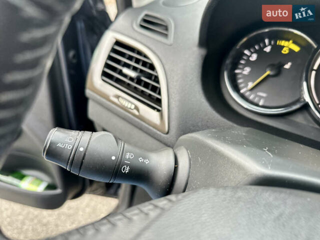 Сірий Рено Меган, об'ємом двигуна 1.5 л та пробігом 255 тис. км за 7700 $, фото 24 на Automoto.ua