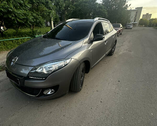 Серый Рено Меган, объемом двигателя 1.5 л и пробегом 234 тыс. км за 9000 $, фото 2 на Automoto.ua