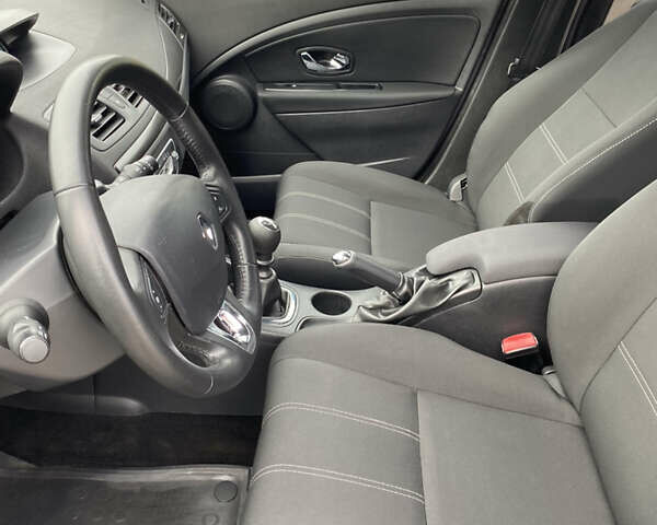 Серый Рено Меган, объемом двигателя 1.46 л и пробегом 183 тыс. км за 9300 $, фото 17 на Automoto.ua