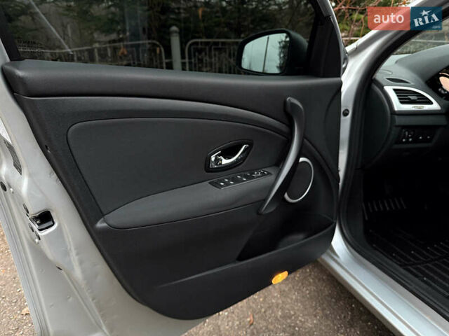 Сірий Рено Меган, об'ємом двигуна 1.46 л та пробігом 215 тис. км за 8899 $, фото 19 на Automoto.ua