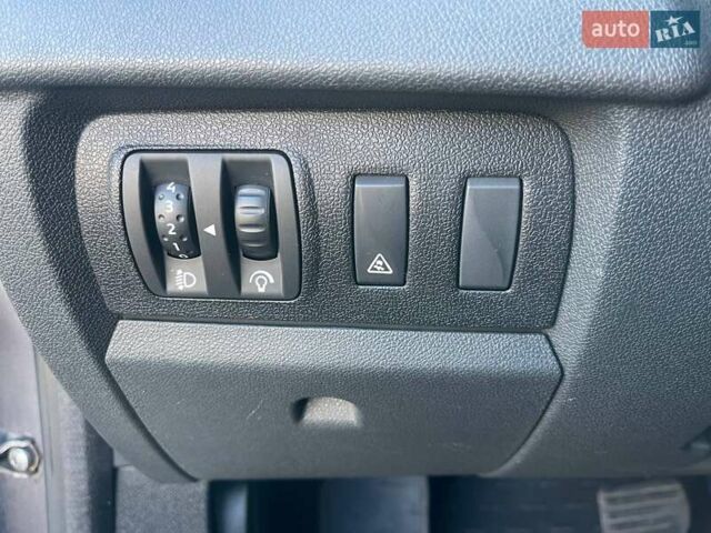 Серый Рено Меган, объемом двигателя 1.46 л и пробегом 225 тыс. км за 8990 $, фото 16 на Automoto.ua