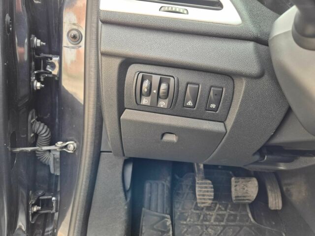 Сірий Рено Меган, об'ємом двигуна 1.5 л та пробігом 303 тис. км за 7150 $, фото 16 на Automoto.ua