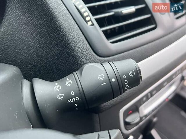 Серый Рено Меган, объемом двигателя 1.46 л и пробегом 230 тыс. км за 7470 $, фото 43 на Automoto.ua