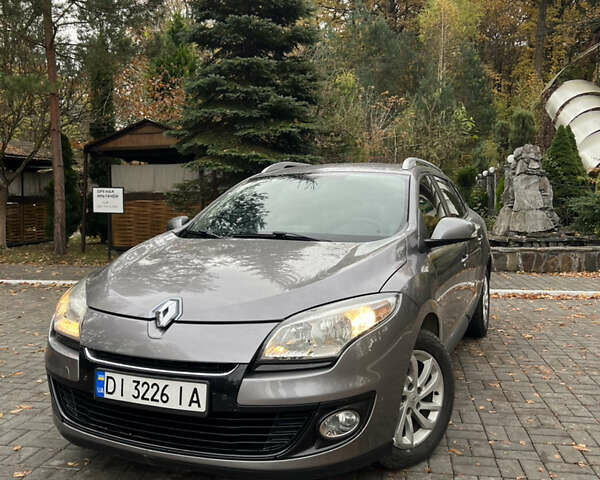 Рено Меган 2013 в Самборе на Automoto.ua Серый Рено Меган, объемом двигателя 1.46 л и пробегом 273 тыс. км за 7450 $, фото 1 на Automoto.ua
