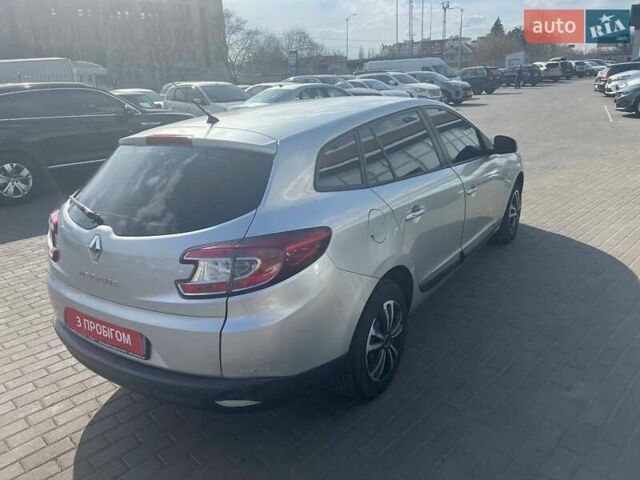 Серый Рено Меган, объемом двигателя 2 л и пробегом 243 тыс. км за 7200 $, фото 2 на Automoto.ua