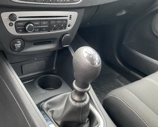 Серый Рено Меган, объемом двигателя 1.46 л и пробегом 183 тыс. км за 9300 $, фото 21 на Automoto.ua