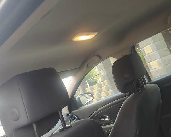 Рено Меган 2013 в Каменке-Бугской на Automoto.ua Серый Рено Меган, объемом двигателя 1.46 л и пробегом 290 тыс. км за 7000 $, фото 3 на Automoto.ua