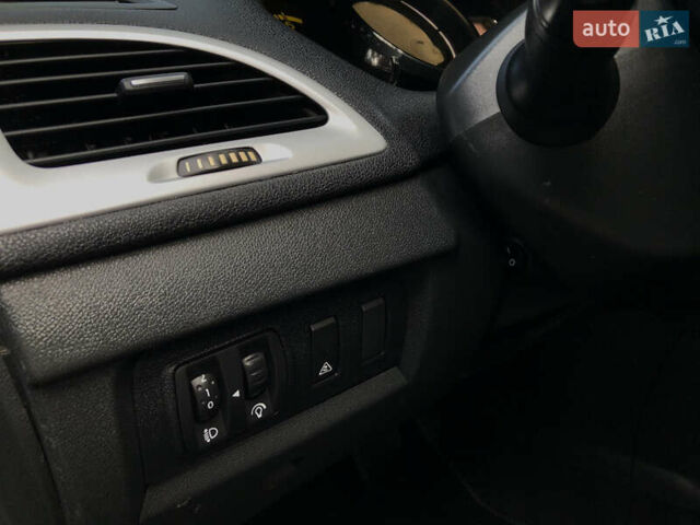 Серый Рено Меган, объемом двигателя 1.5 л и пробегом 256 тыс. км за 8350 $, фото 68 на Automoto.ua