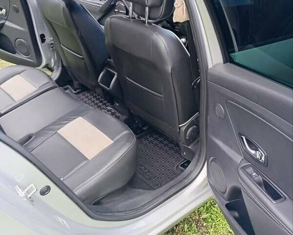 Серый Рено Меган, объемом двигателя 1.46 л и пробегом 230 тыс. км за 8400 $, фото 2 на Automoto.ua