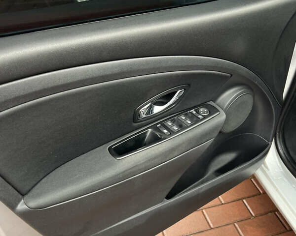 Серый Рено Меган, объемом двигателя 1.5 л и пробегом 262 тыс. км за 7550 $, фото 13 на Automoto.ua