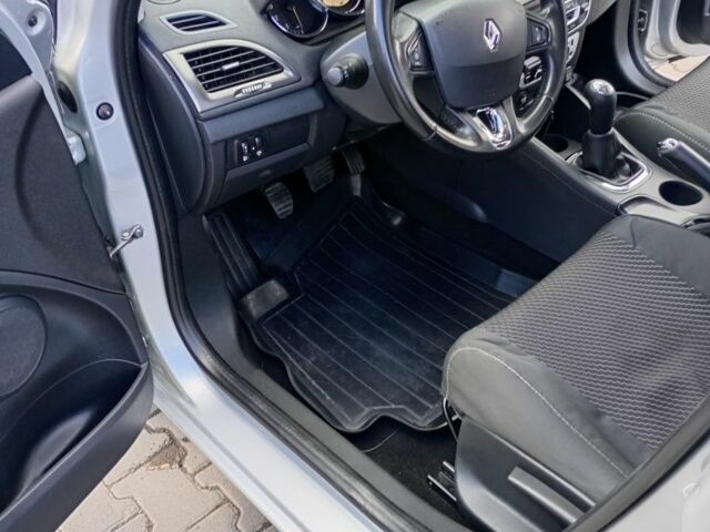 Рено Меган 2013 в Черновцах на Automoto.ua Серый Рено Меган, объемом двигателя 1.5 л и пробегом 242 тыс. км за 6500 $, фото 4 на Automoto.ua