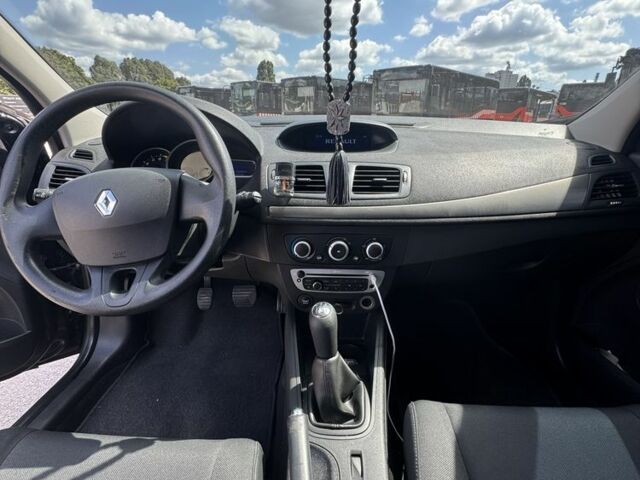 Сірий Рено Меган, об'ємом двигуна 1.6 л та пробігом 180 тис. км за 7300 $, фото 6 на Automoto.ua