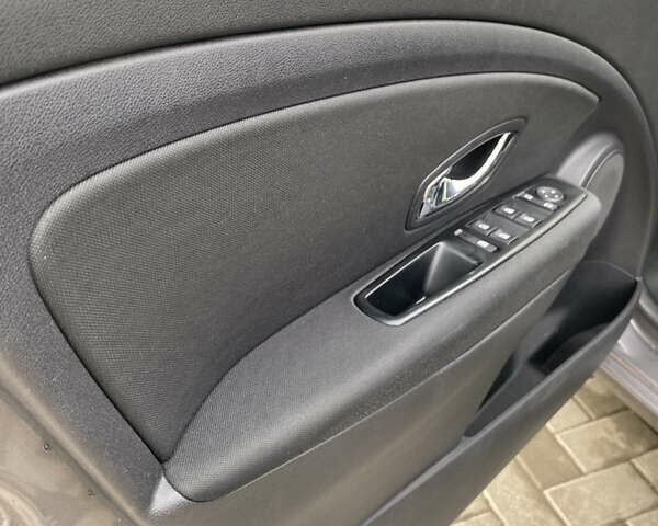 Серый Рено Меган, объемом двигателя 1.46 л и пробегом 183 тыс. км за 9300 $, фото 24 на Automoto.ua