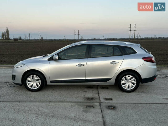 Серый Рено Меган, объемом двигателя 1.46 л и пробегом 250 тыс. км за 7500 $, фото 3 на Automoto.ua