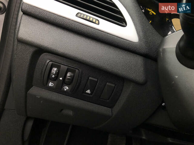 Серый Рено Меган, объемом двигателя 1.5 л и пробегом 256 тыс. км за 8350 $, фото 63 на Automoto.ua