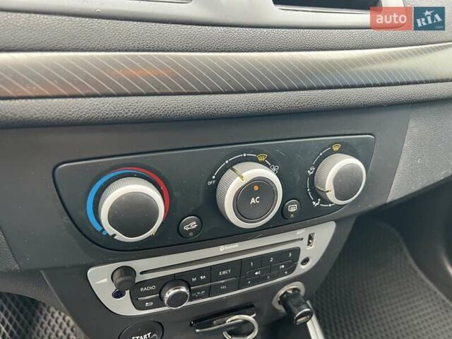 Серый Рено Меган, объемом двигателя 1.5 л и пробегом 270 тыс. км за 7500 $, фото 27 на Automoto.ua
